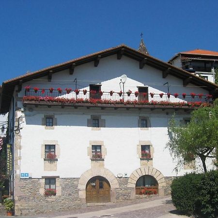 Hostal Ezkurra Exterior foto