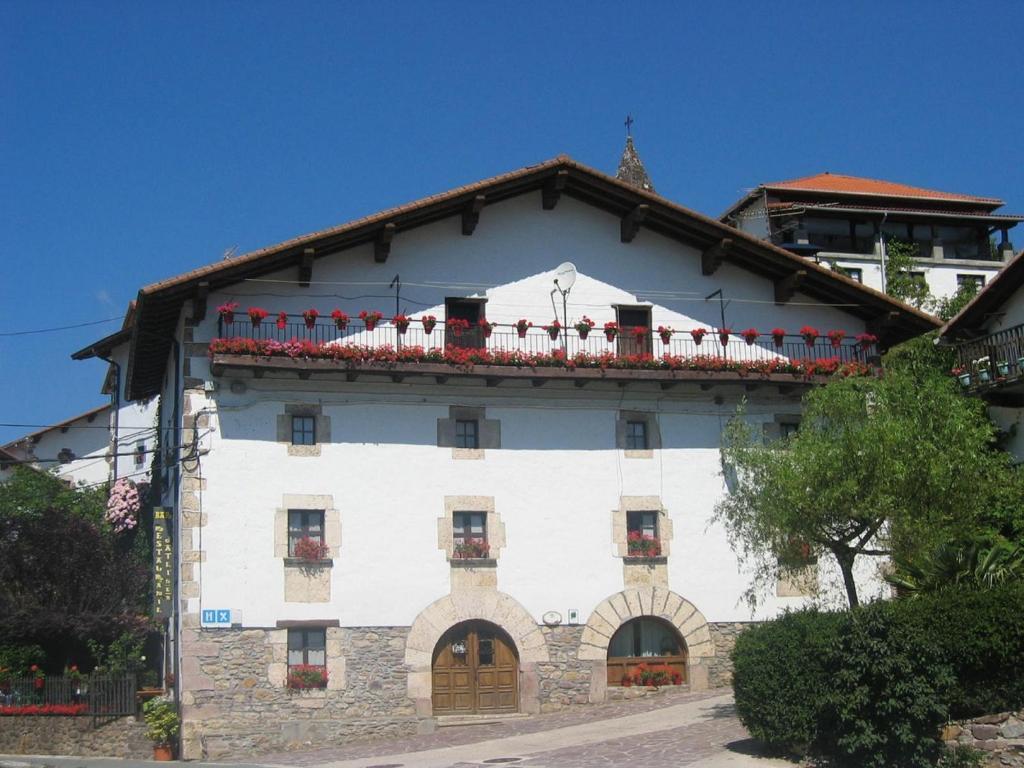 Hostal Ezkurra Exterior foto